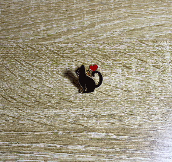 Pin_Gato_Negro_Corazón