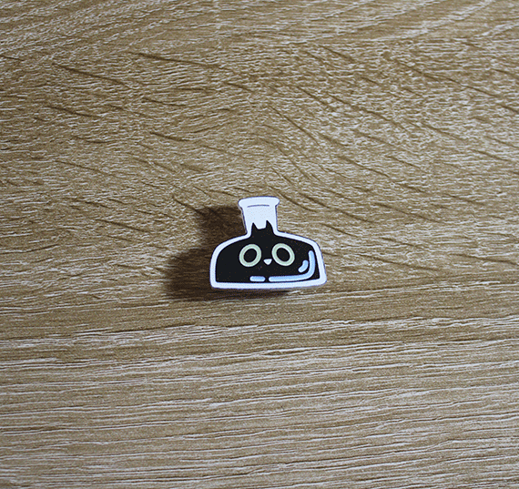 Pin_Acrílico_Gato_Negro_Botella2