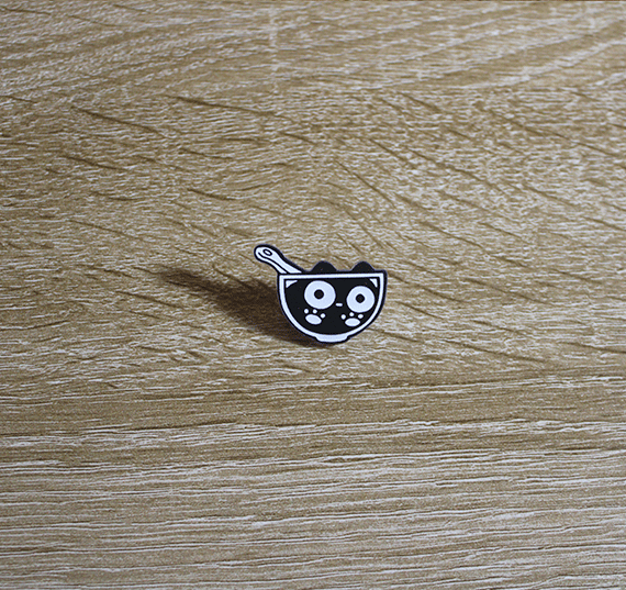 Pin_Acrílico_Gato_Negro_Bowl
