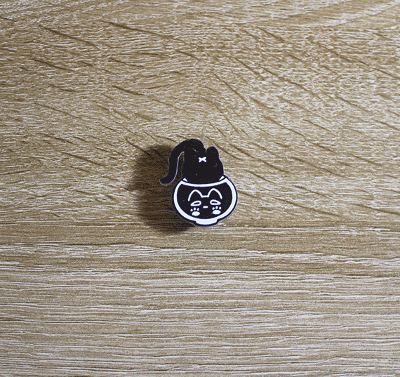 Pin_Acrílico_Gato_Negro_Bowl1