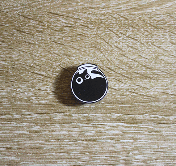 Pin_Acrílico_Gato_Negro_Frasco2