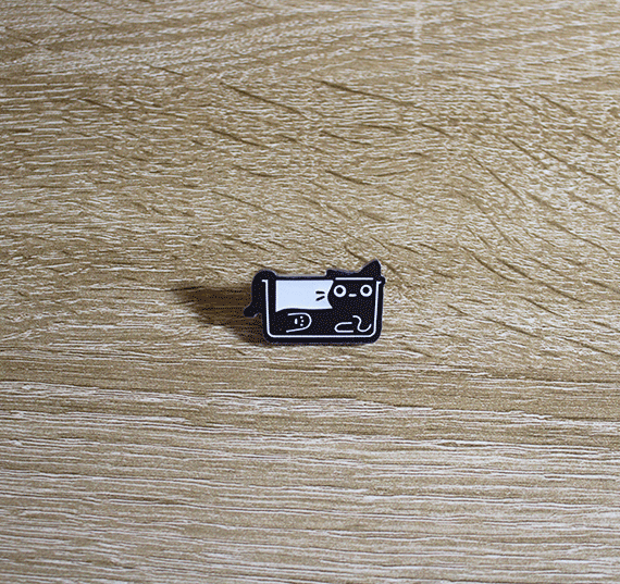 Pin_Acrílico_Gato_Negro_Plato