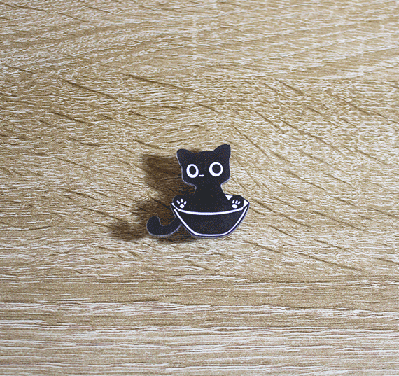 Pin_Acrílico_Gato_Negro_Plato4