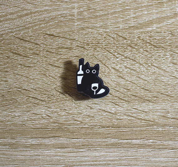Pin_Acrílico_Gato_Negro_Vino1