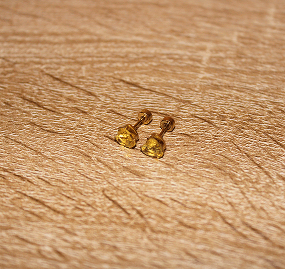 Aretes_Acero_Dorado_Corazón_Amarillo