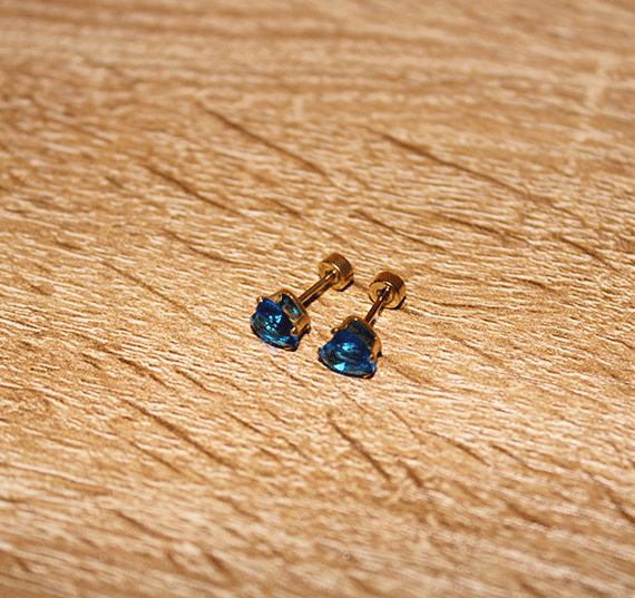 Aretes_Acero_Dorado_Corazón_Azul