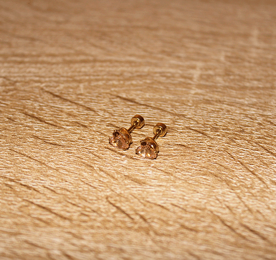 Aretes_Acero_Dorado_Corazón_Naranja