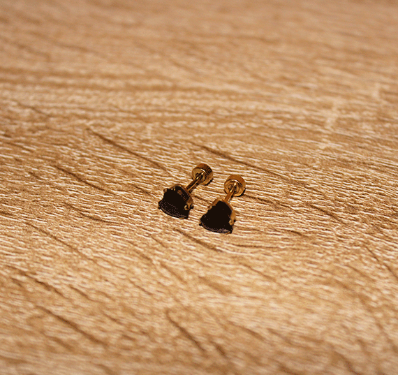Aretes_Acero_Dorado_Corazón_Negro