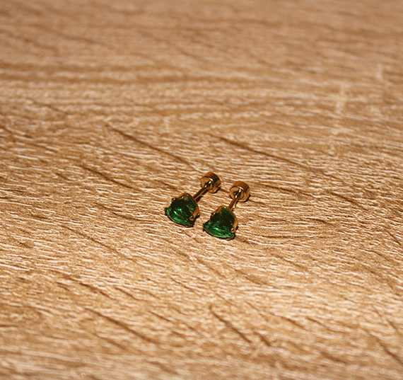 Aretes_Acero_Dorado_Corazón_Verde