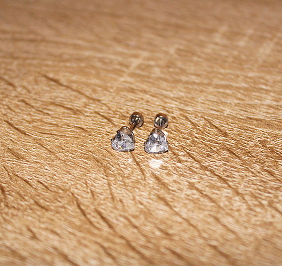 Aretes_Acero_Plateado_Corazón_Blanco