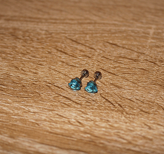 Aretes_Acero_Plateado_Corazón_Celeste