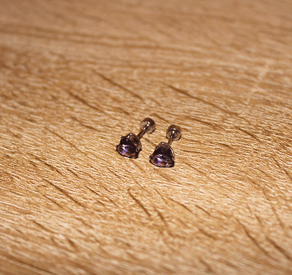Aretes_Acero_Plateado_Corazón_Morado